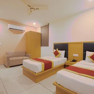 Del Near Igi Airport Hotel